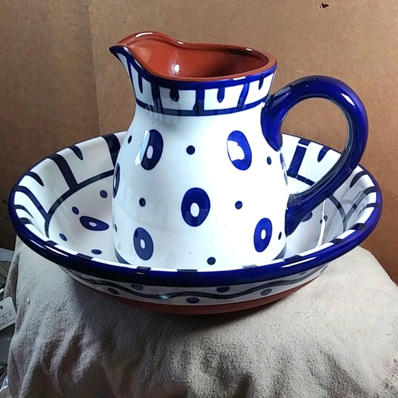 Certified International Other - Lovely modern pottery vibrant pitcher and bowl